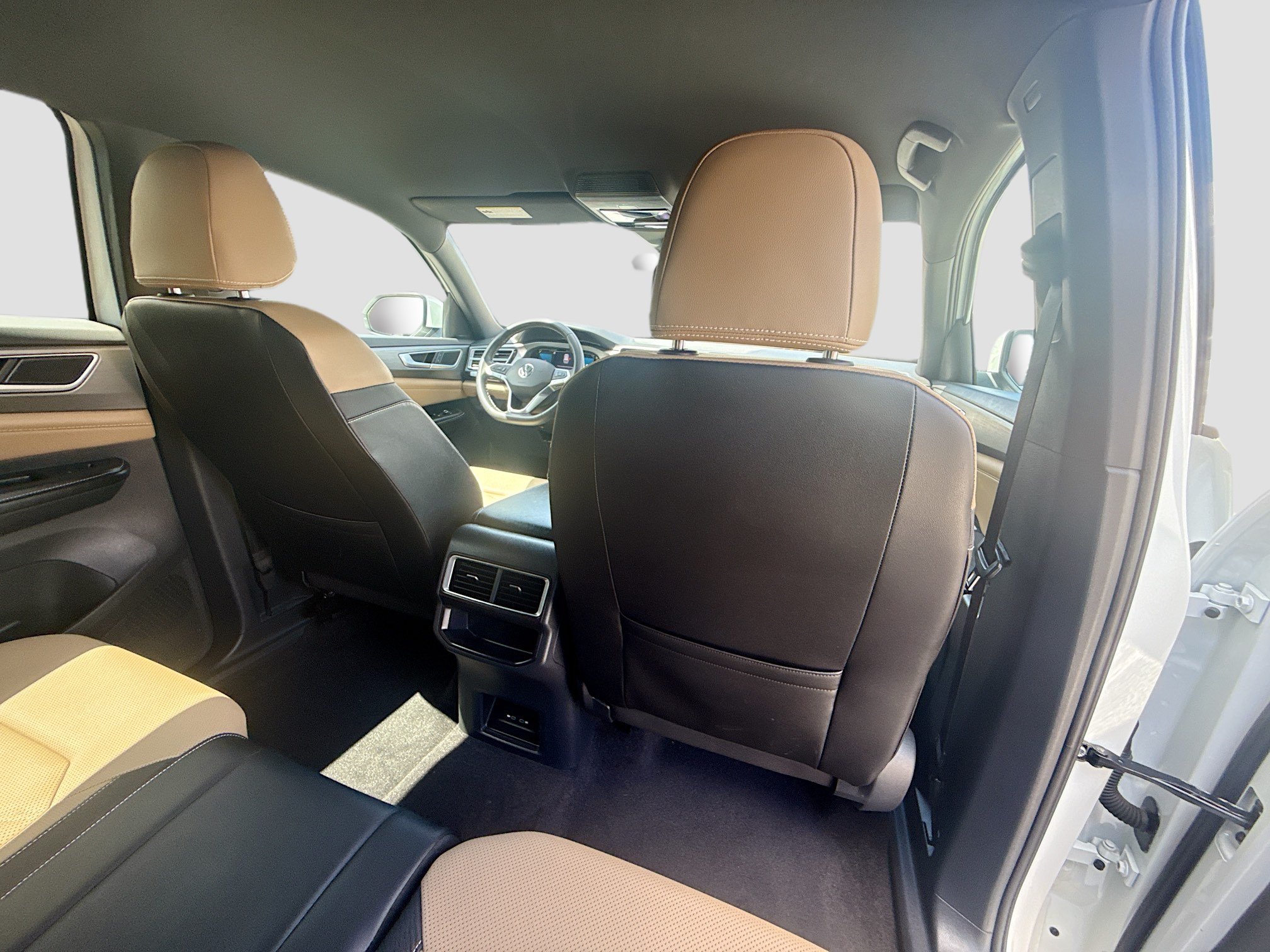 Certified 2024 Volkswagen Atlas Cross Sport SE FWD image 29