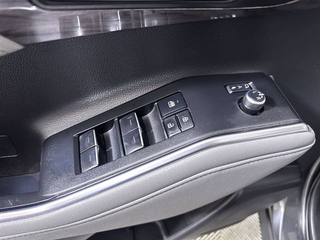 Used 2023 Toyota Highlander Platinum FWD image 24