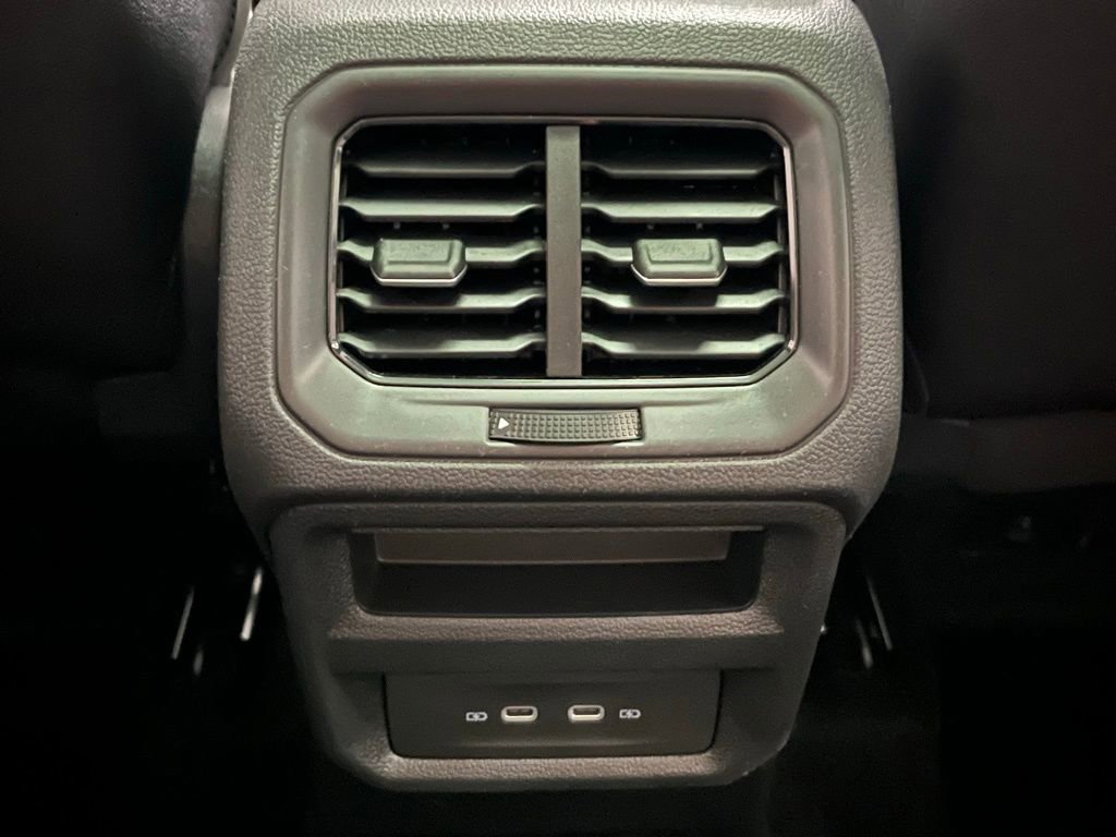 New 2026 Volkswagen Taos SE AWD/4WD image 11
