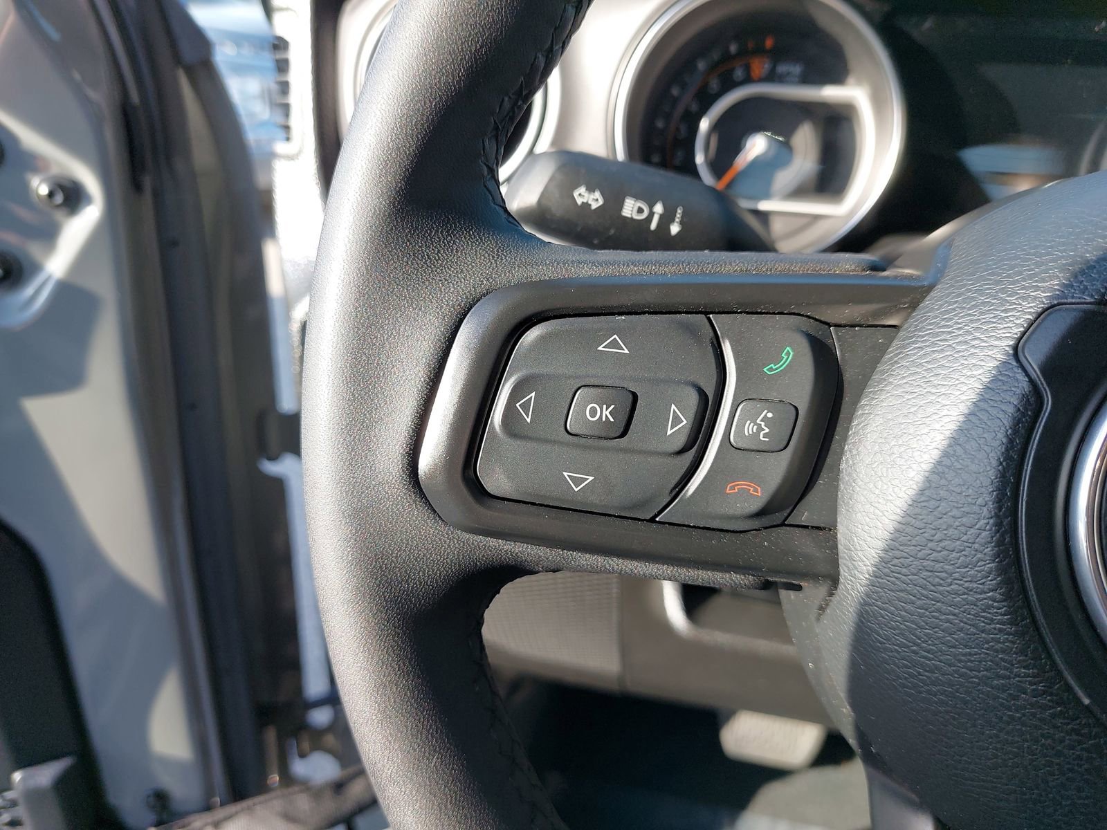 Used 2023 Jeep Gladiator Sport AWD/4WD image 16