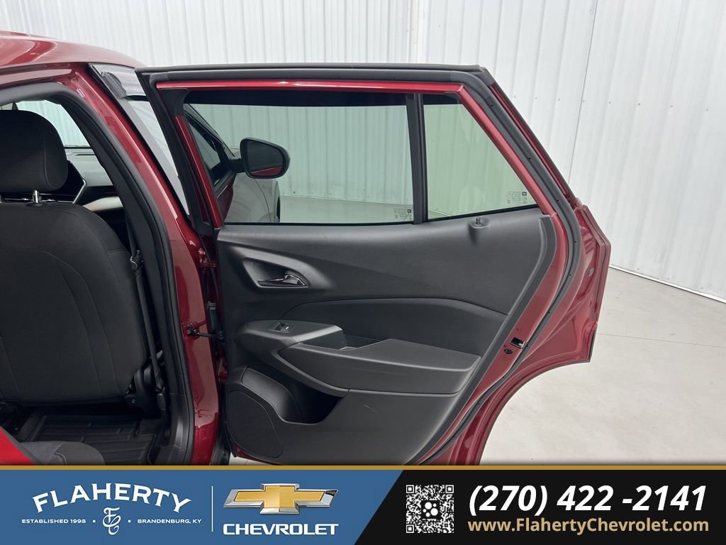 Used 2025 Chevrolet Trax RS w/ Driver Confidence Package image 12