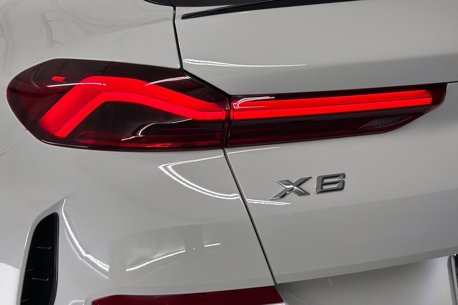 New 2026 BMW X6 xDrive40i w/ Premium Package AWD/4WD image 13