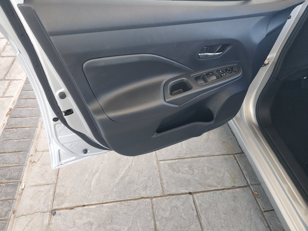 Used 2025 Nissan Versa SV FWD image 28
