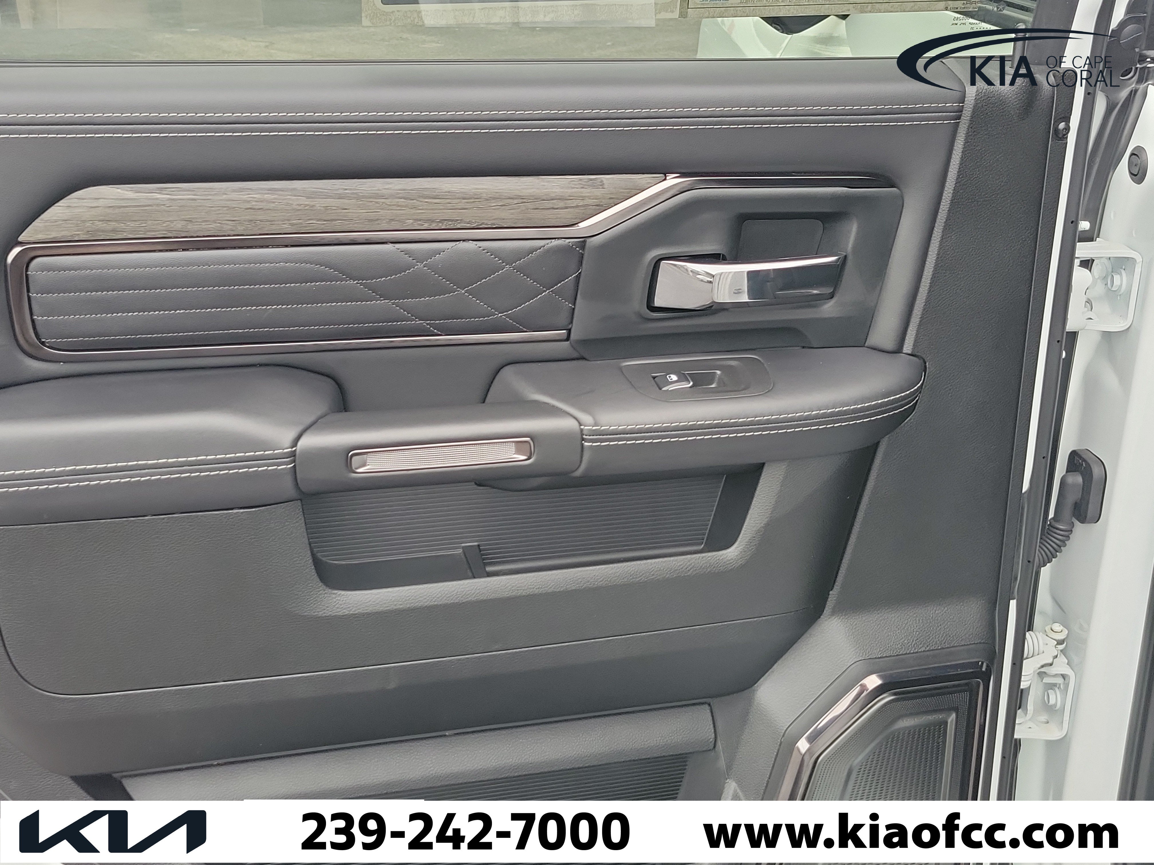 Used 2025 RAM 2500 Limited AWD/4WD image 13