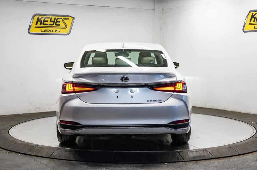 Used 2024 Lexus ES 300h w/ Premium Package FWD image 3