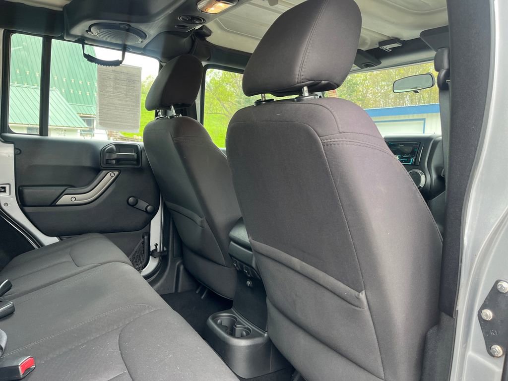 Used 2014 Jeep Wrangler Unlimited Sport w/ Connectivity Group AWD/4WD image 27