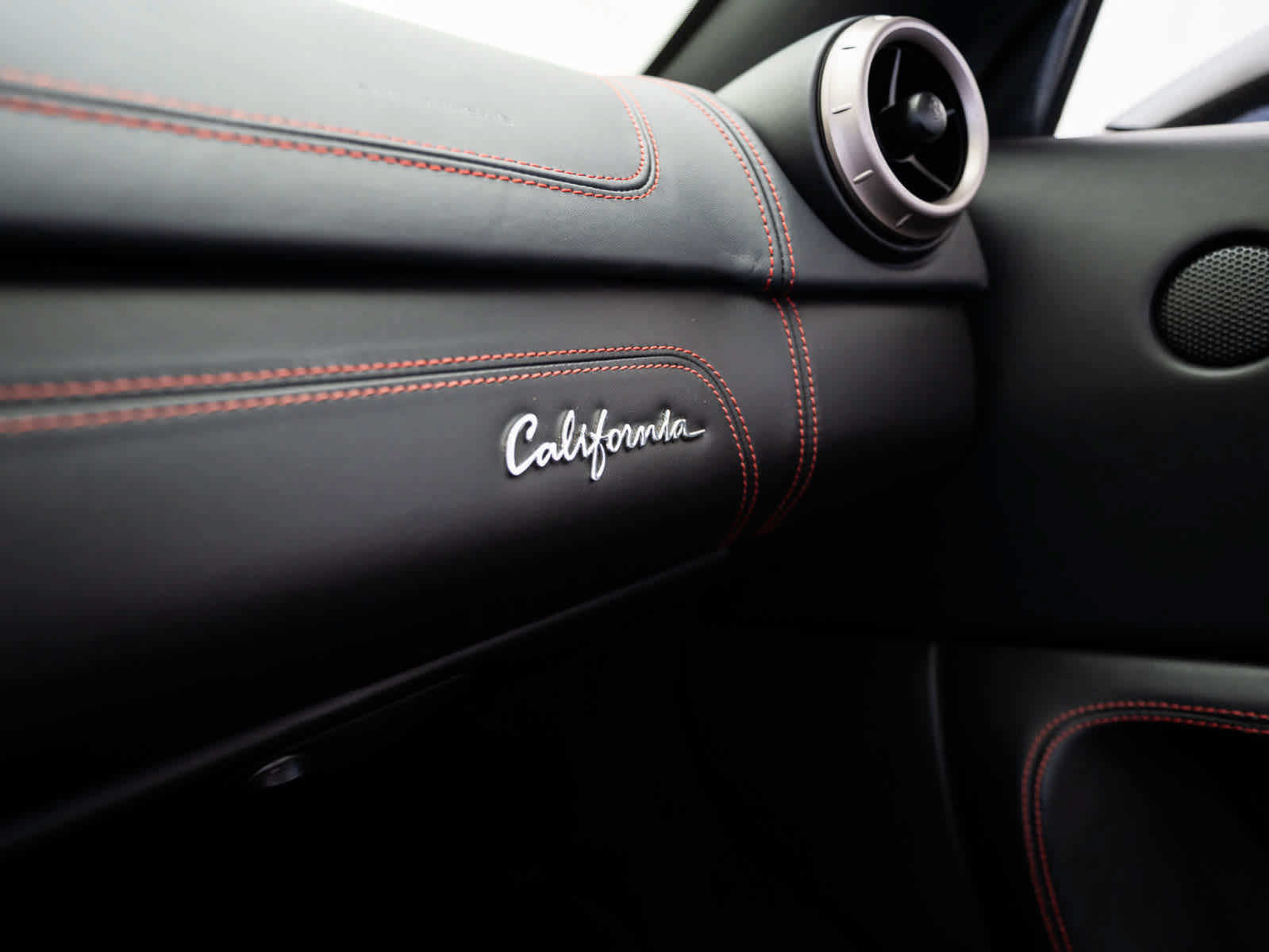 Used 2014 Ferrari California RWD image 26