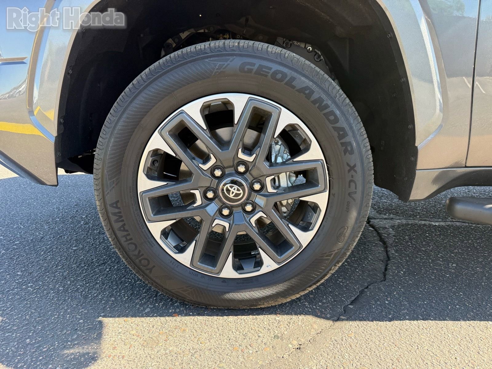 Used 2025 Toyota Tundra Limited AWD/4WD image 11