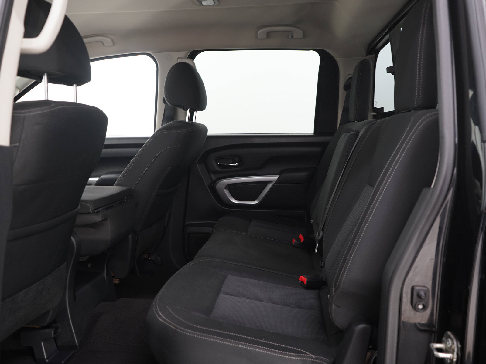Used 2017 Nissan Titan SV AWD/4WD image 15