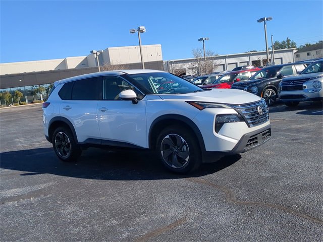 Used 2024 Nissan Rogue SV image 4