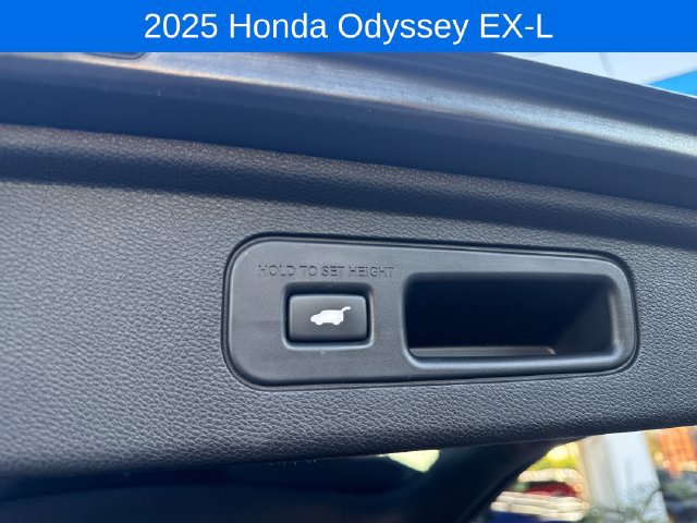 Used 2025 Honda Odyssey EX-L image 32