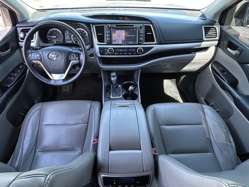 Used 2014 Toyota Highlander XLE AWD/4WD image 30
