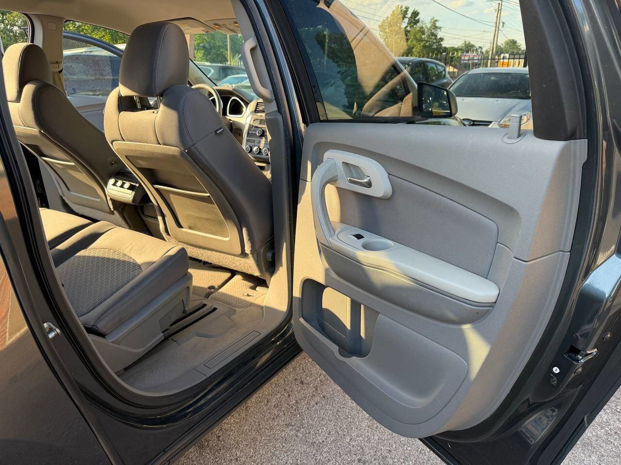 Used 2011 Chevrolet Traverse LS FWD image 15