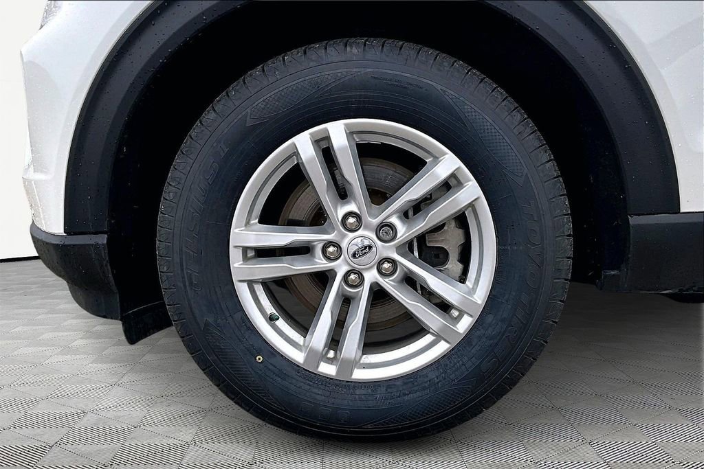 Certified 2023 Ford Explorer XLT w/ Equipment Group 202A image 9