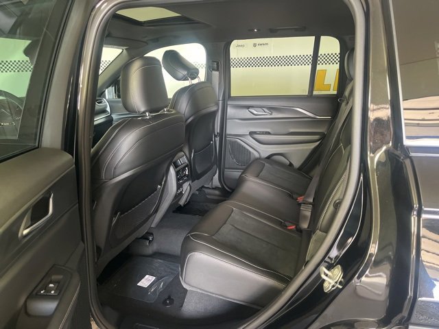 New 2025 Jeep Grand Cherokee Altitude image 24