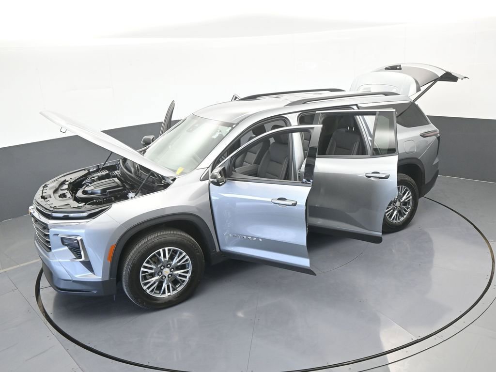 Used 2025 Chevrolet Traverse LT image 66