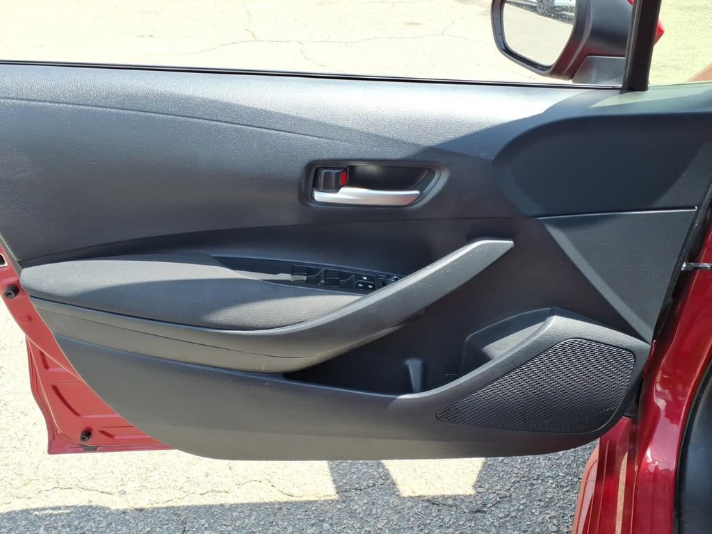 Used 2020 Toyota Corolla LE FWD image 6