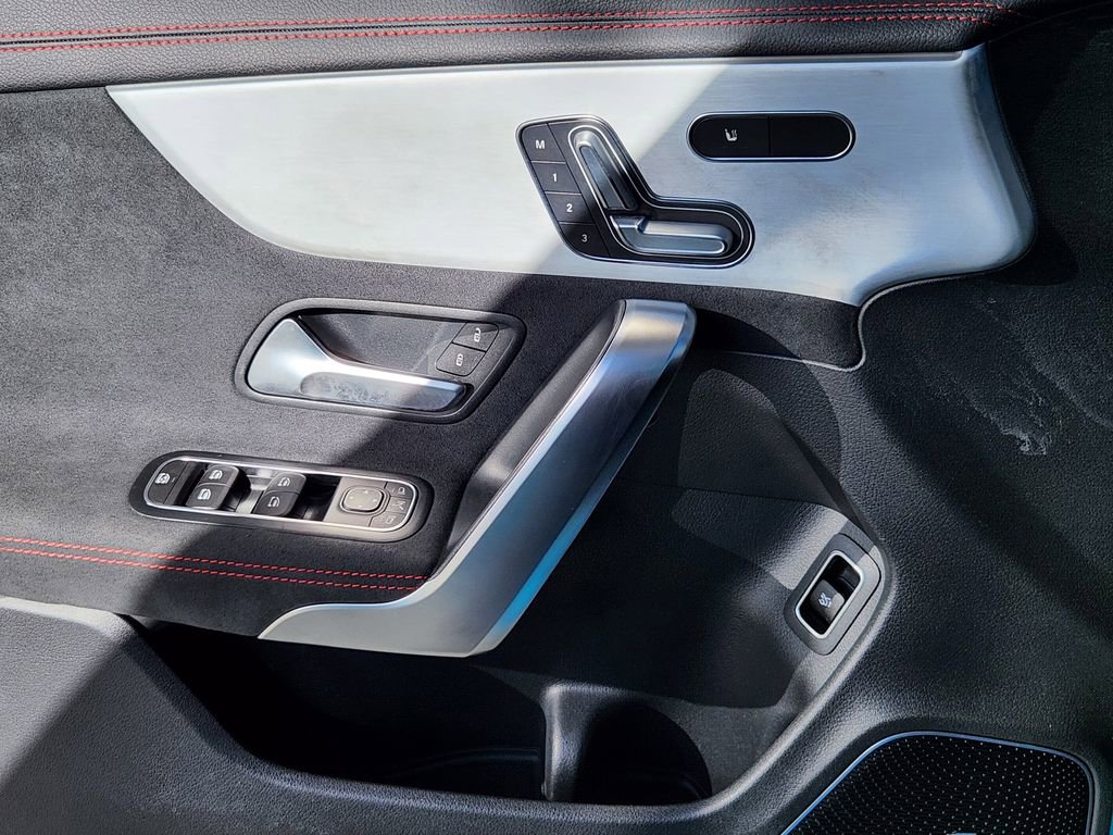 New 2025 Mercedes-Benz CLA 35 AMG 4MATIC image 23