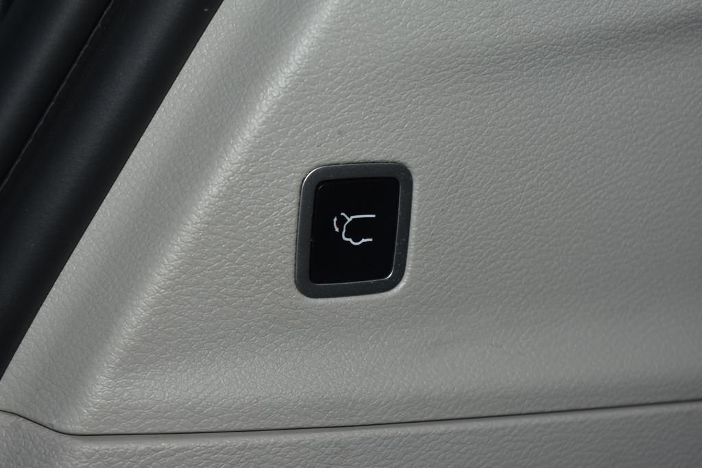 Used 2023 Chrysler Pacifica Touring-L FWD image 32
