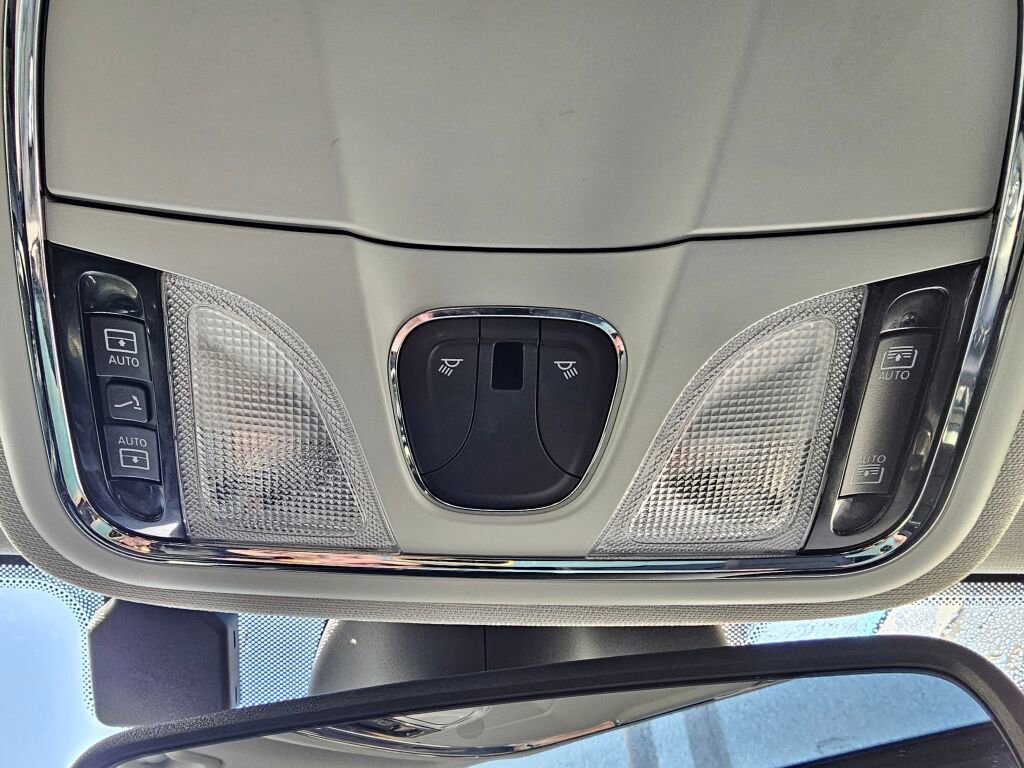 Used 2019 Jeep Cherokee Trailhawk image 32