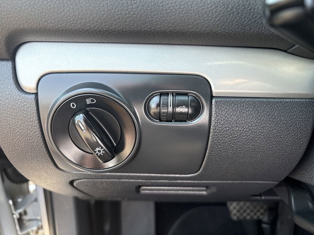 Used 2013 Volkswagen Golf 4-Door image 12