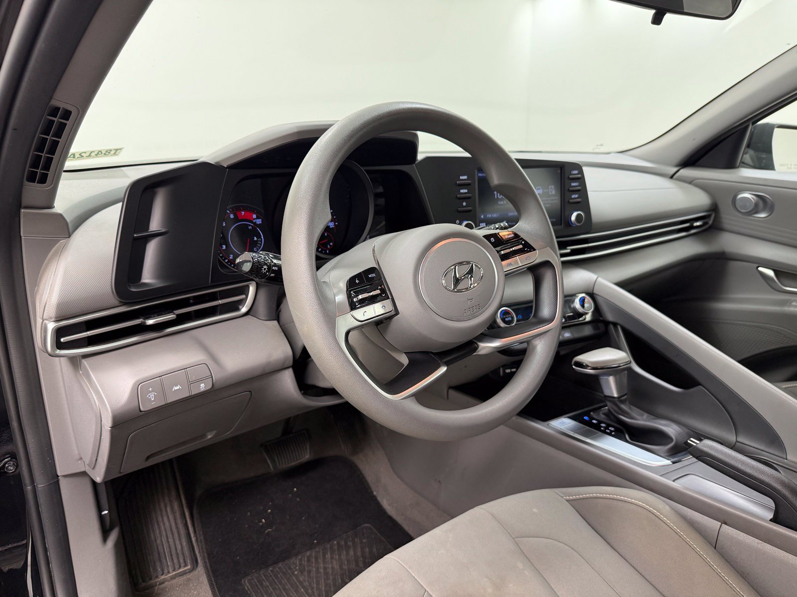 Used 2021 Hyundai Elantra SEL FWD image 9