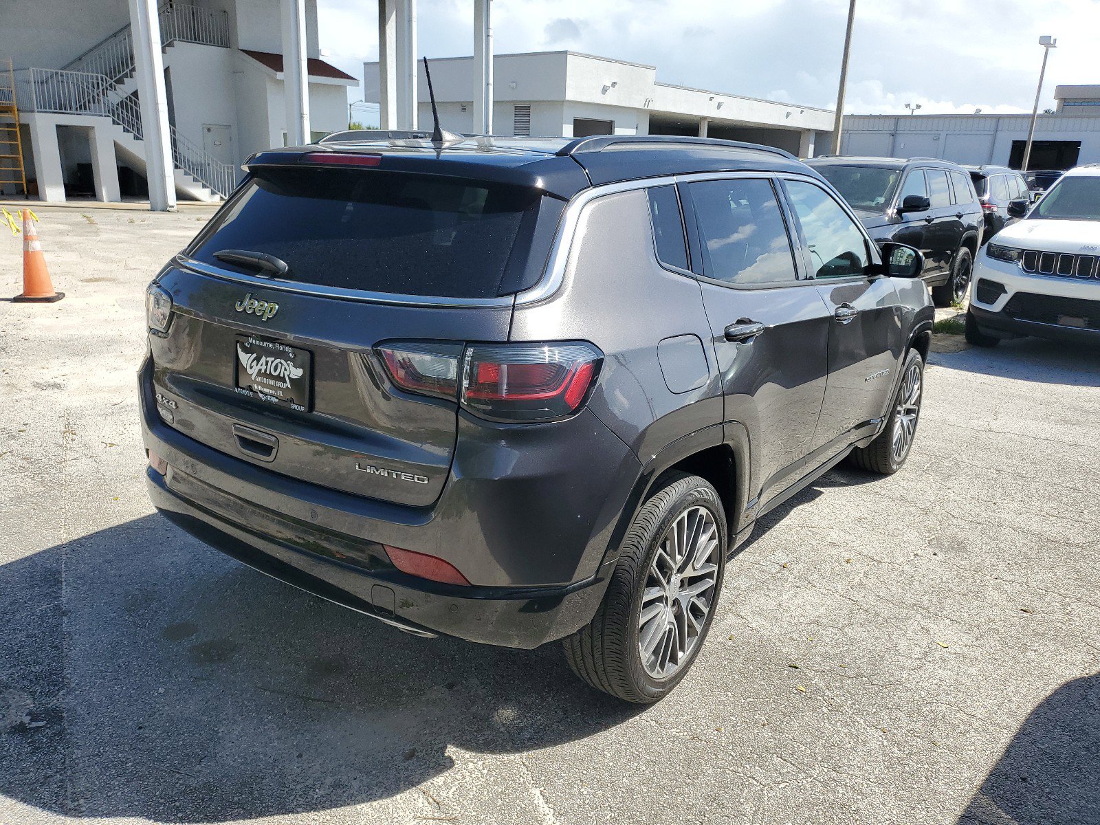 Used 2023 Jeep Compass Limited w/ Elite Group image 5