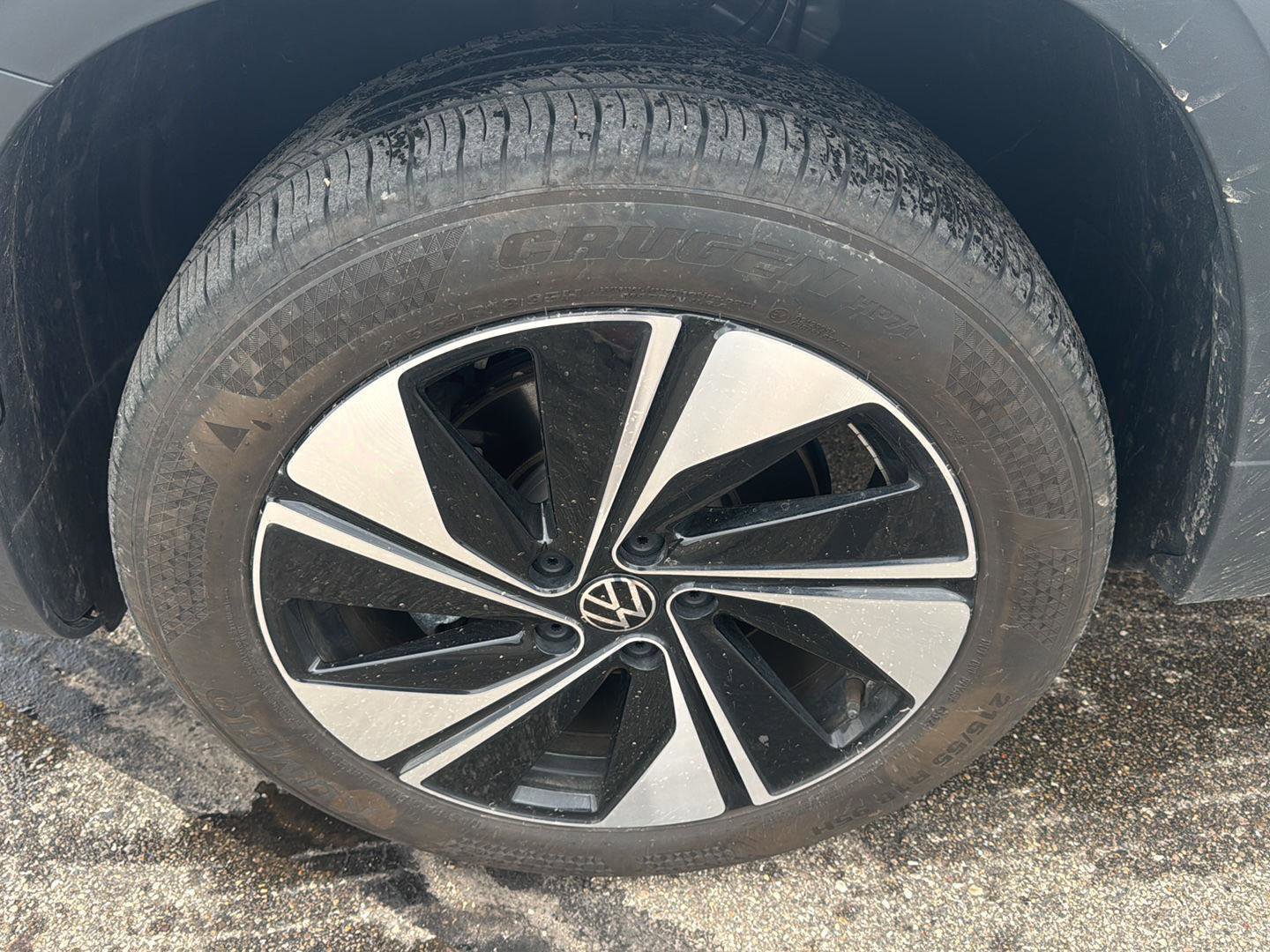 Used 2025 Volkswagen Taos SE image 12