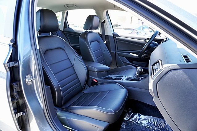 Used 2024 Volkswagen Jetta SE FWD image 18