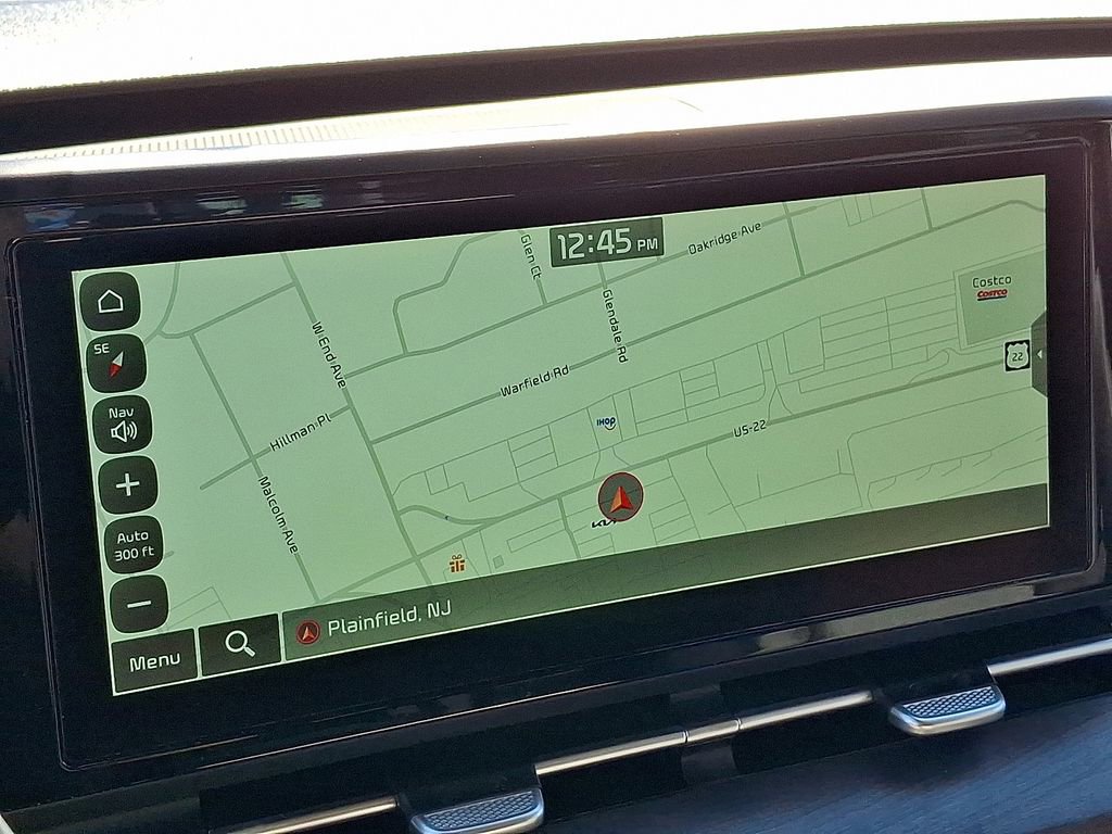 Used 2024 Kia Carnival EX image 18