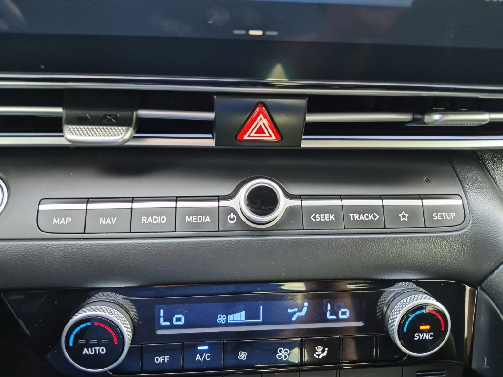 Used 2024 Hyundai Elantra SEL FWD image 17