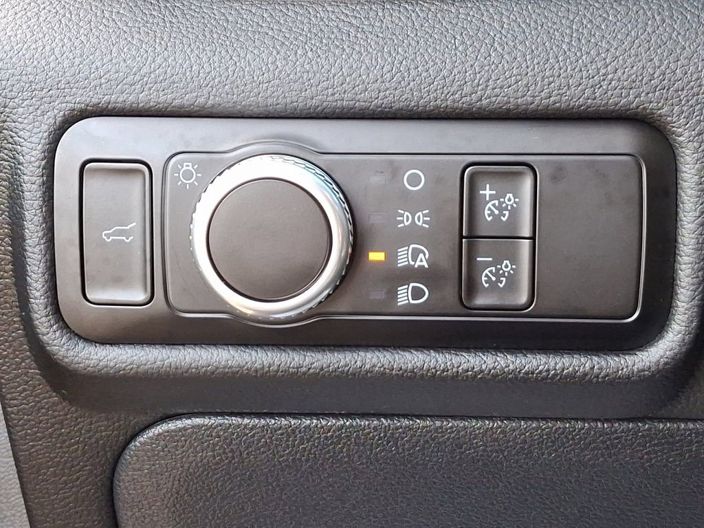 Used 2023 Ford Explorer XLT image 24