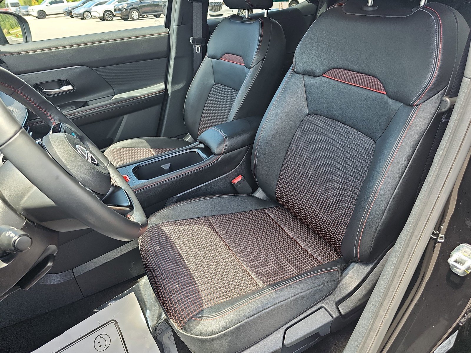 Used 2025 Nissan Kicks SR FWD image 16