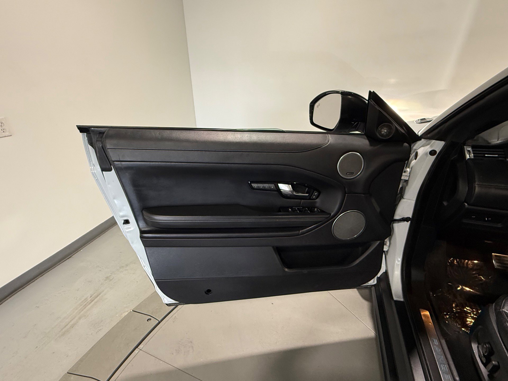 Used 2017 Land Rover Range Rover Evoque HSE Dynamic image 30