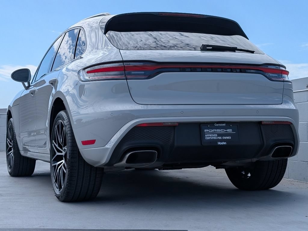 Certified 2025 Porsche Macan AWD/4WD image 3