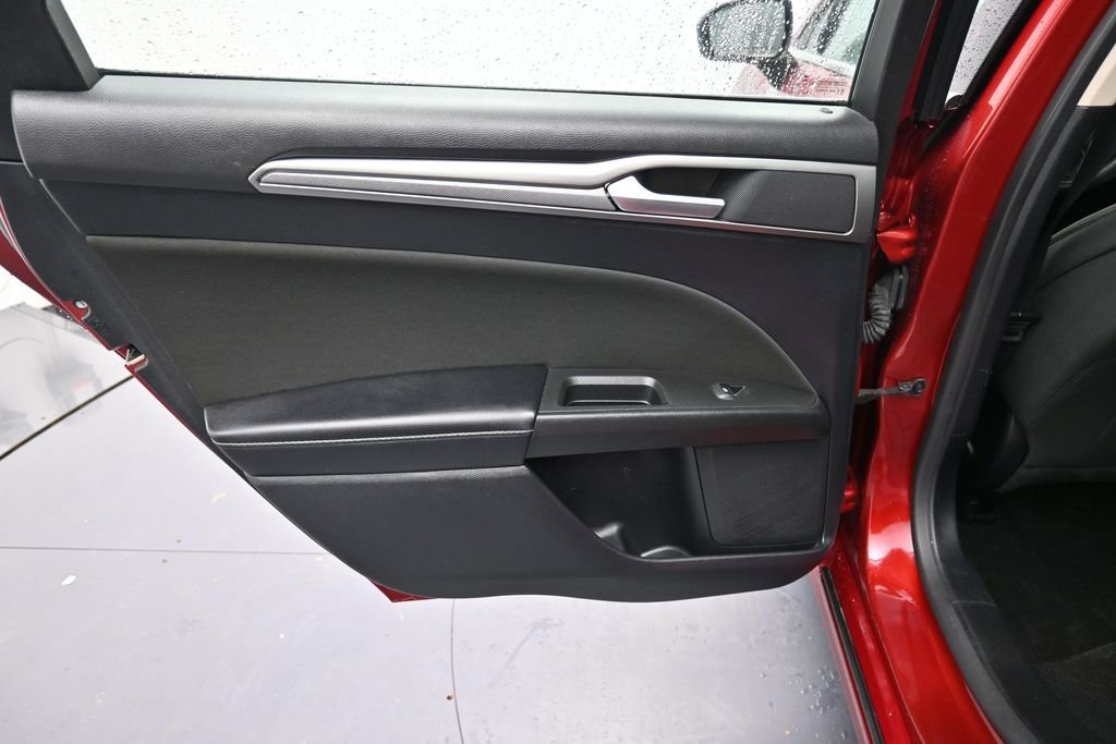 Used 2019 Ford Fusion SE FWD image 23