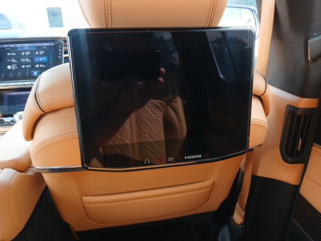 Used 2024 Jeep Grand Wagoneer Series III w/ Rear Seat Video Group 1 AWD/4WD image 30