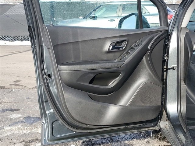 Certified 2019 Chevrolet Trax LS w/ Tint and Cruise Package image 21