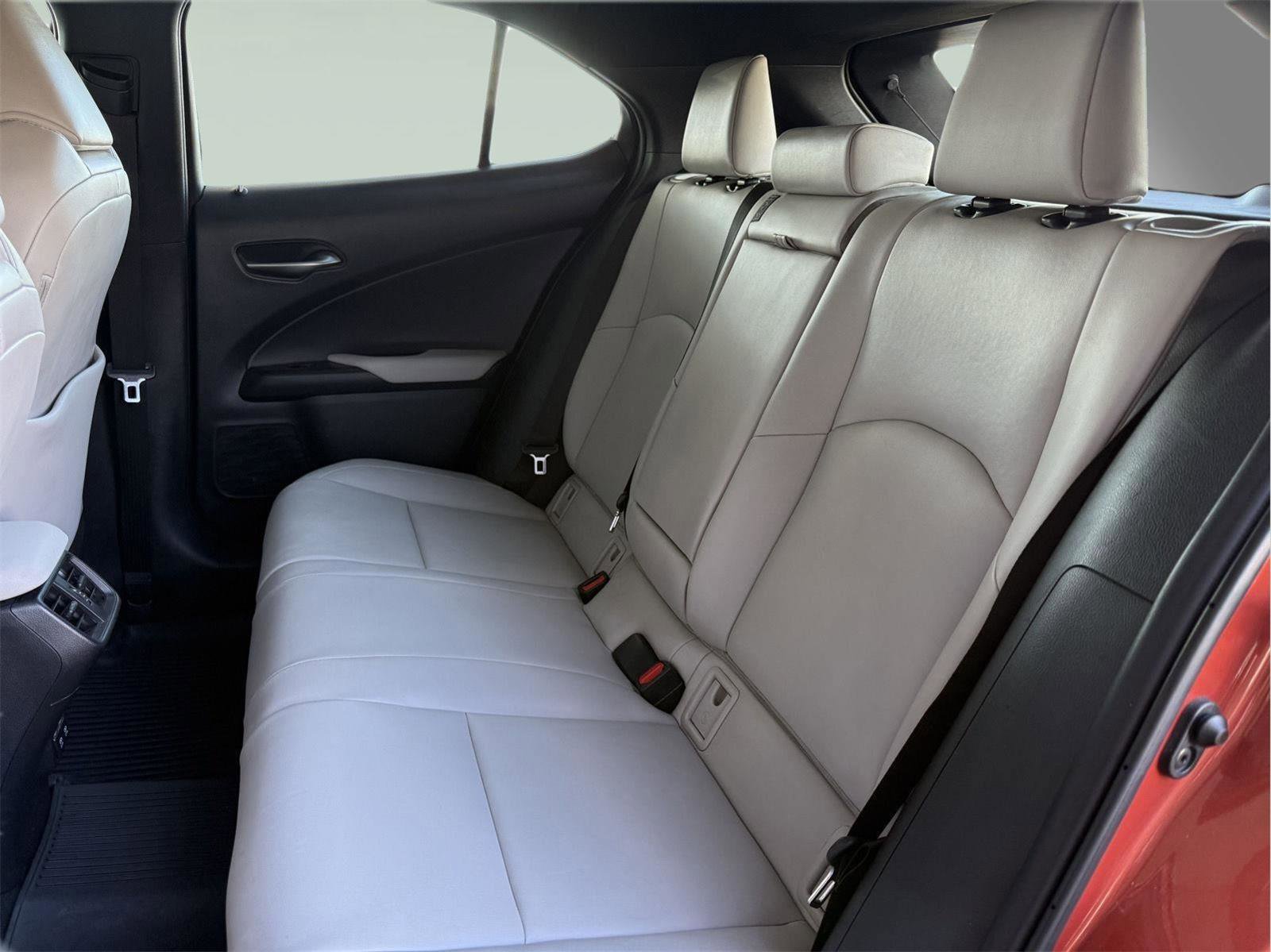 Used 2019 Lexus UX 250h image 22