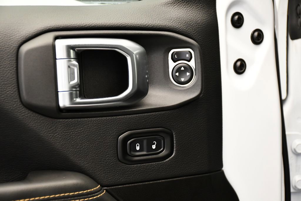 Used 2025 Jeep Wrangler Sahara image 31