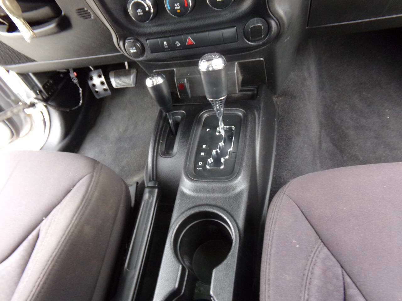 Used 2013 Jeep Wrangler Unlimited Sport w/ Connectivity Group image 32