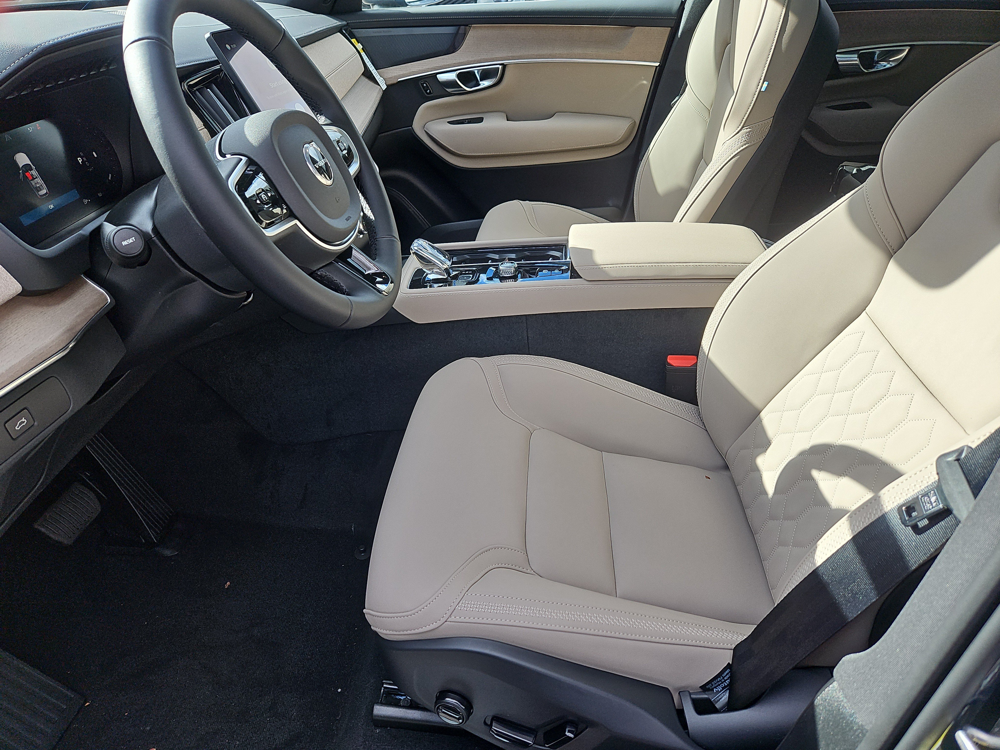 New 2026 Volvo XC90 B6 Plus w/ Protection Package Premier AWD/4WD image 21