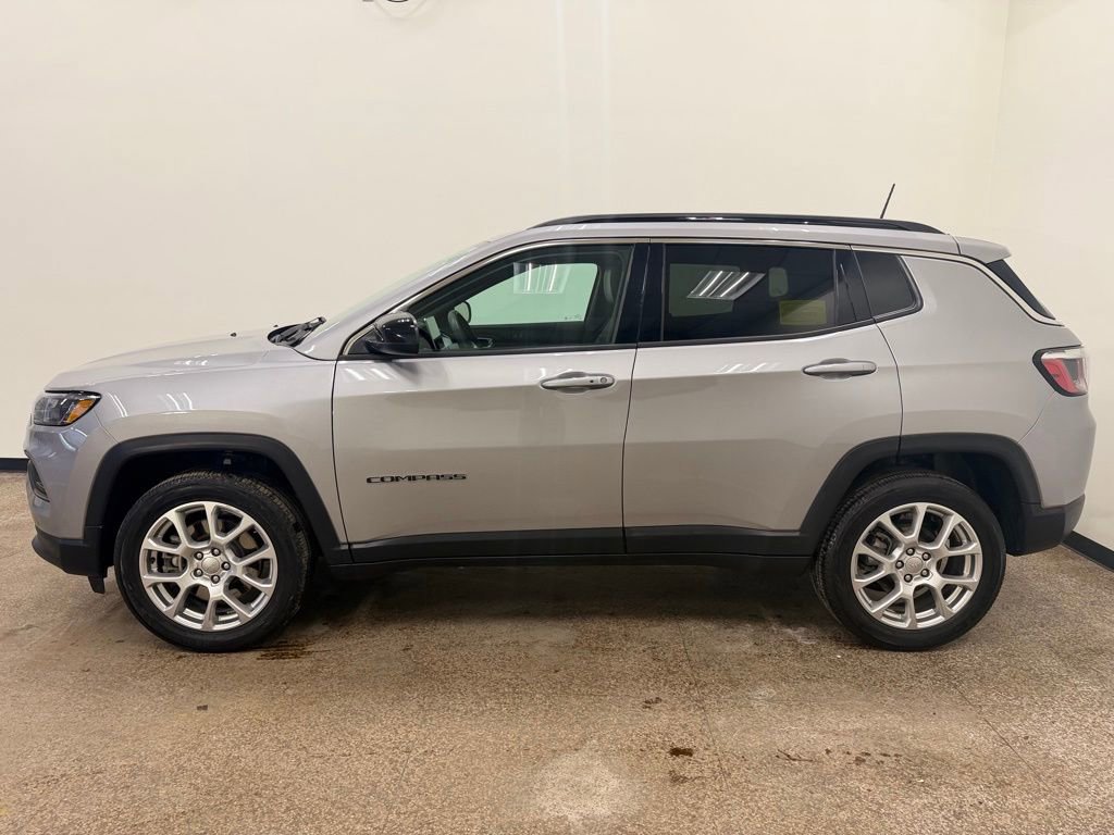 Used 2023 Jeep Compass Latitude w/ Sun and Sound Group image 2