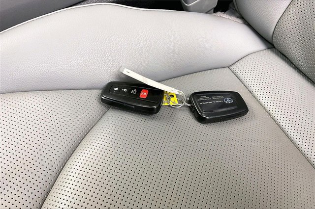 Used 2021 Toyota Highlander Platinum image 14
