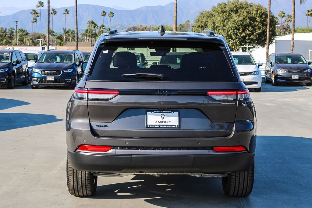New 2026 Jeep Grand Cherokee Limited w/ Limited Altitude Package AWD/4WD image 7
