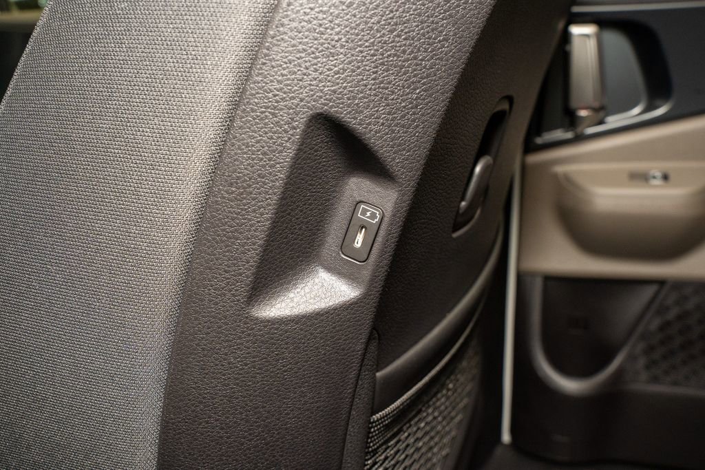 New 2026 Kia Carnival LX image 8