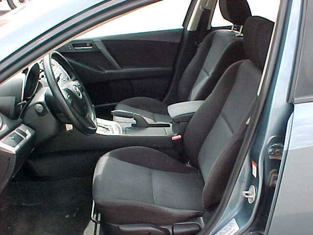 Used 2011 MAZDA MAZDA3 i Touring FWD image 12