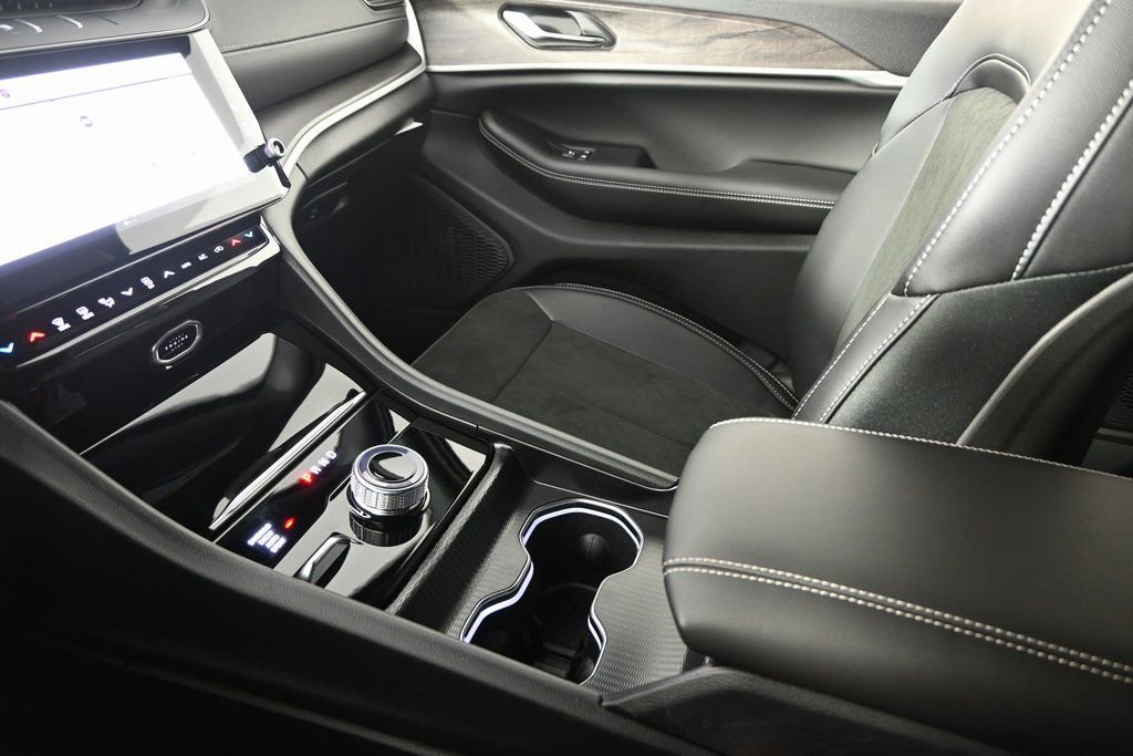 New 2026 Jeep Grand Cherokee Laredo image 31