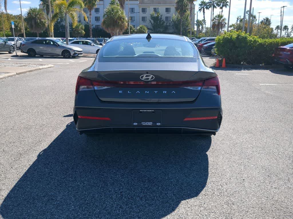 New 2026 Hyundai Elantra SE FWD image 4
