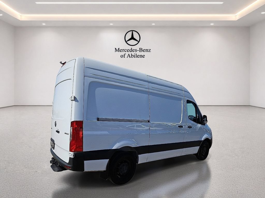 Used 2025 Mercedes-Benz Sprinter 2500 image 8